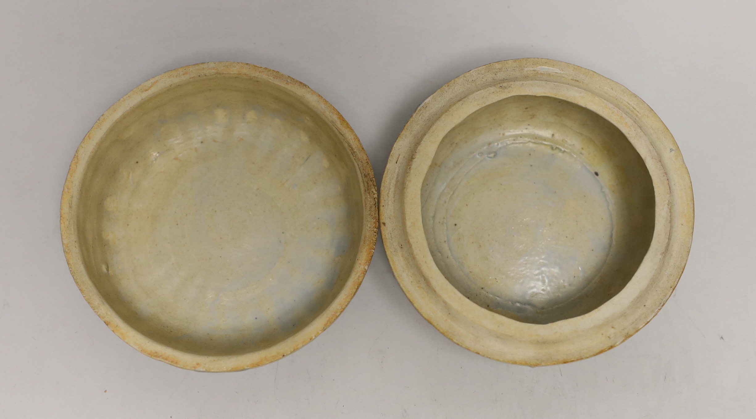 A Chinese qingbai lobed box and cover, 6.5cm high